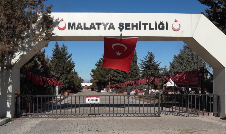 Malatya Şehitliği’nde Her Gün Özverili Bakım: Şehitler İçin Gösterilen Büyük Saygı