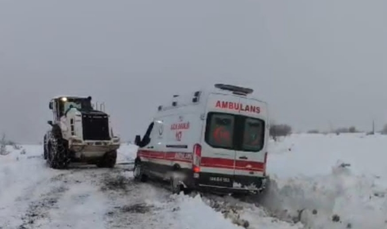 Esma Aydın'a Ulaşmak İçin Zorlu Kurtarma: Kar Yağışı Altında Ambulans Operasyonu!