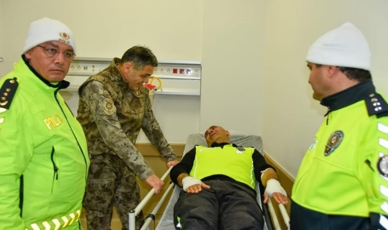 Kayseri-Malatya Karayolunda Polis Aracı ile Otomobil Çarpıştı! 1 Polis Yaralandı!