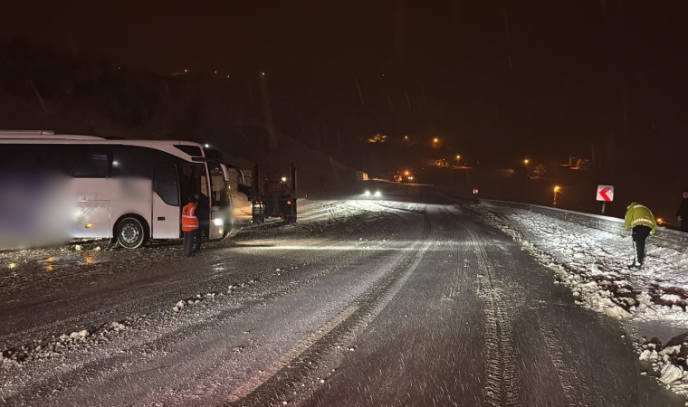 Malatya’da Feci Kaza: Yolcu Otobüsü Karda Kaydı, 9 Yaralı!