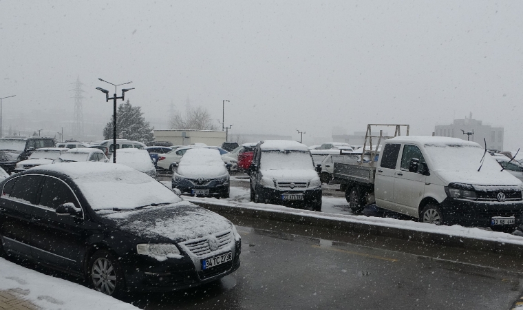 Malatya’daki Kar Yağışı Etkisini Artırıyor, Kent Merkezi Trafikte Zorluk Çekiyor!