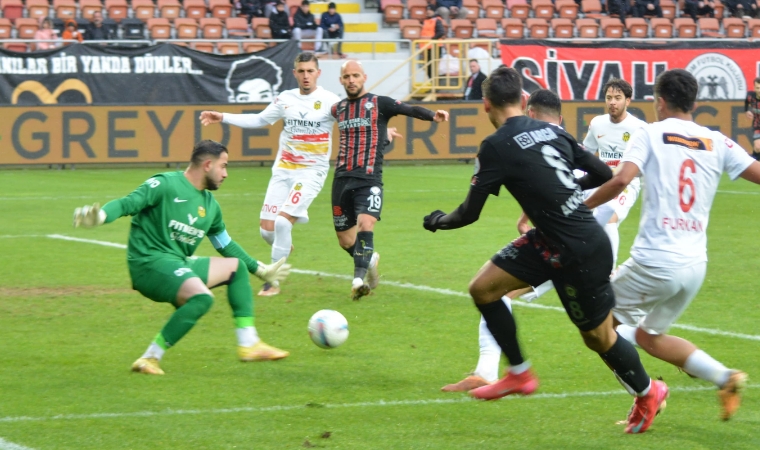 Yeni Malatyaspor, Çorum FK’ya Karşı 2-0’lık Yenilgi Aldı: Zorlu Mücadelede Şanssızlık