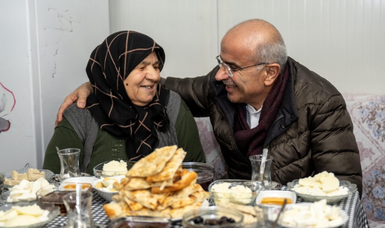 Başkan Er, Ramazan’ın Bereketini Her Gün Bir Aileyle Paylaşıyor!