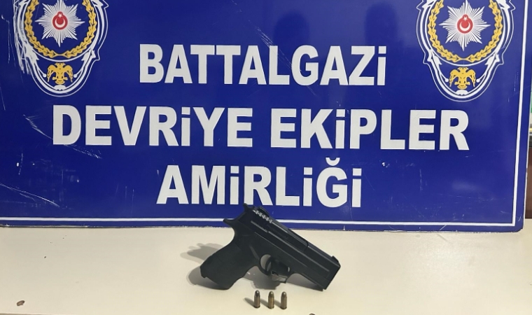 Malatya'da Çatışma Anı! Firari Hükümlü Ruhsatsız Tabanca ile Yakalandı