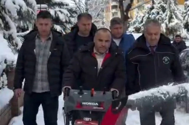 Hizmet mi, Gösteriş mi? Kar Temizliği ve Sosyal Medya Şovları