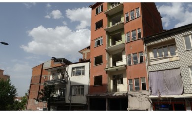 Halk Tedirgin: Malatya'daki Ağır Hasarlı Binalar Neyi Bekliyor?