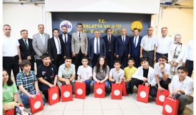 Kültür ve Turizm Bakanı Mehmet Nuri Ersoy'dan LGS Şampiyonlarına Hediye