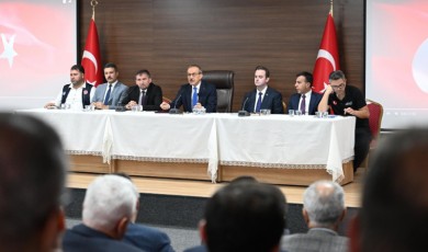 Malatya Valisi Pütürge'de Muhtarlarla Buluştu: Kalıcı Konutlar ve Mahalle Sorunları Gündemdeydi