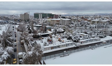 Sevgi BERK / Karın Beyazı, Depremin Karanlığı: Malatya'da Bir Yılın Hikâyesi